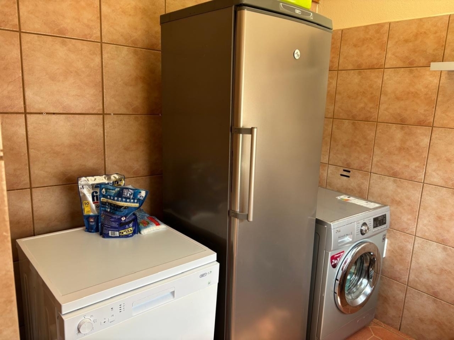 5 Bedroom Property for Sale in Safari Gardens North West